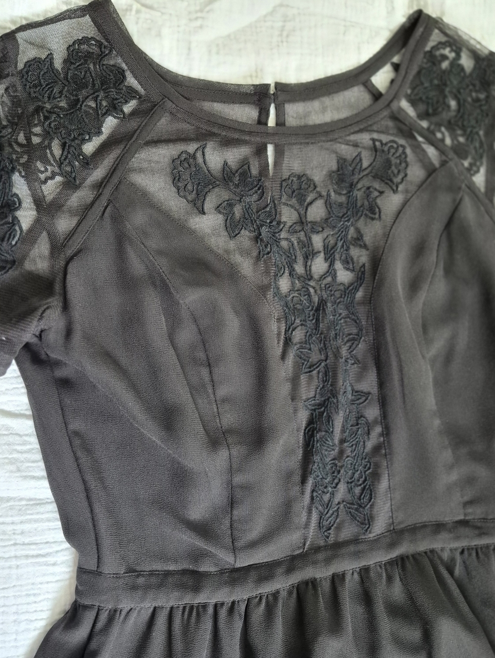 Kimchi Blue "Emma" Crepe Lace Dress, Size 8, Black, LBD - Picture 3 of 14